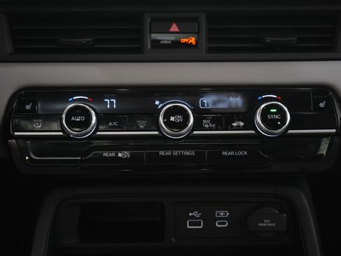 Used 2024 Honda Pilot Touring image 20