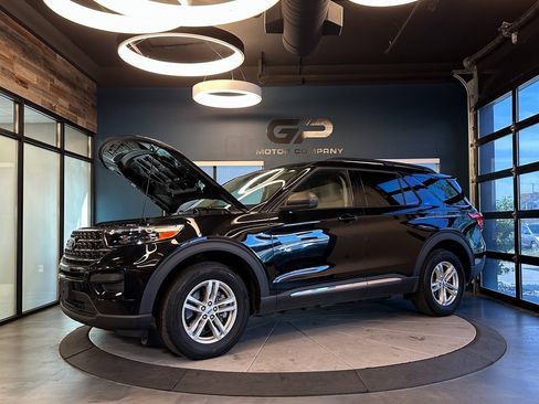 Used 2020 Ford Explorer XLT w/ Class III Trailer Tow Package image 27