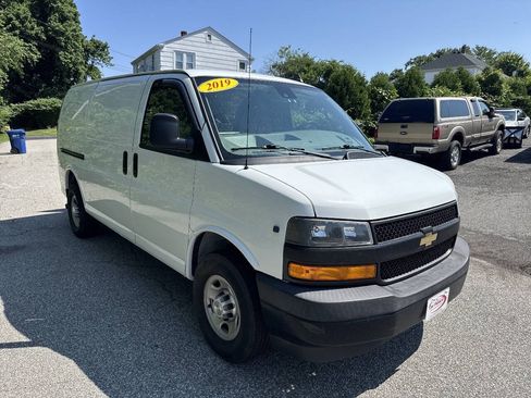 Used 2019 Chevrolet Express 3500 w/ Driver Convenience Package RWD image 2