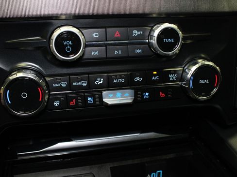 Used 2026 Ford F250 Platinum AWD/4WD image 27