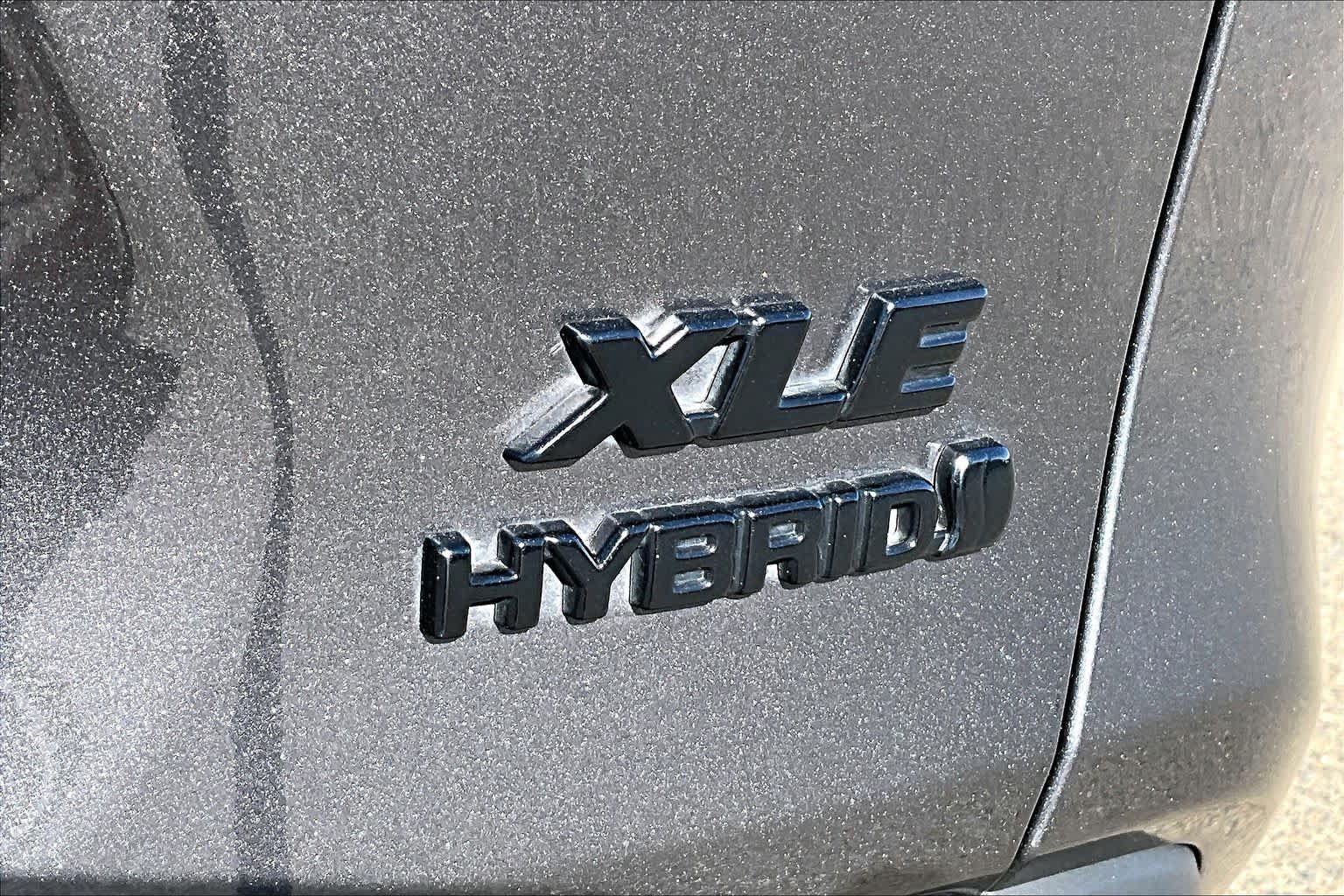 Used 2024 Toyota RAV4 XLE Premium w/ Weather Package AWD/4WD image 9