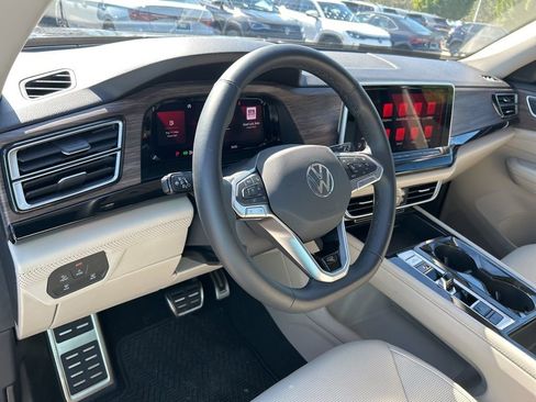 Used 2025 Volkswagen Atlas SEL Premium R-Line image 24