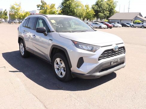 Used 2021 Toyota RAV4 LE AWD/4WD image 3
