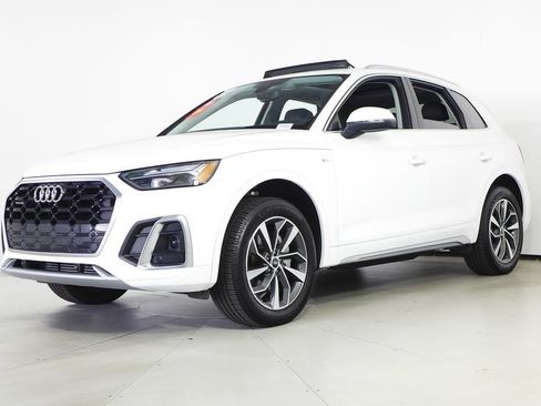 Used 2022 Audi Q5 2.0T Premium w/ Convenience Package image 2