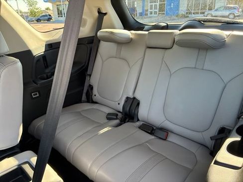 Used 2025 Honda Pilot Touring image 25