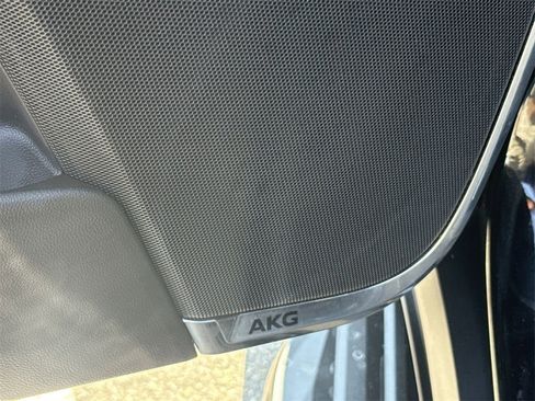 Used 2024 Cadillac Escalade Premium Luxury image 23