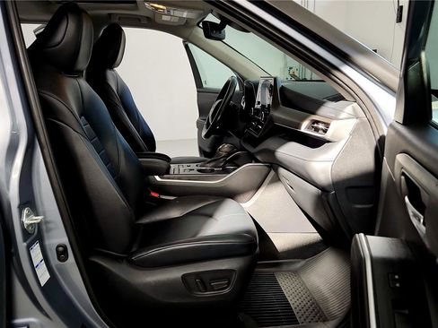 Certified 2021 Toyota Highlander XLE image 26