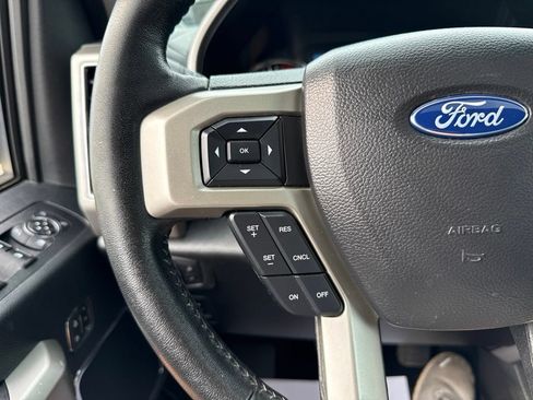 Used 2019 Ford F150 Lariat w/ Equipment Group 502A Luxury AWD/4WD image 32