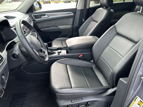 Certified 2023 Volkswagen Atlas SEL R-Line image 23