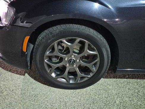 Used 2018 Chrysler 300 S image 7