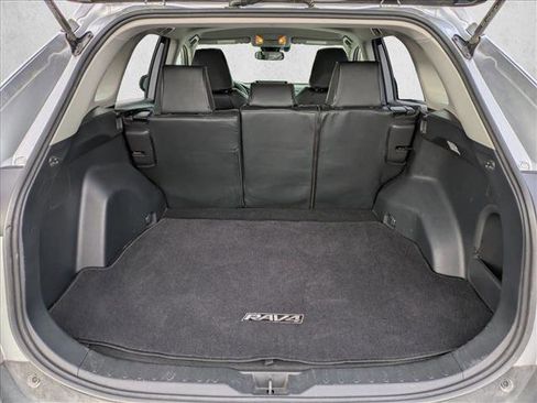 Used 2019 Toyota RAV4 LE image 6