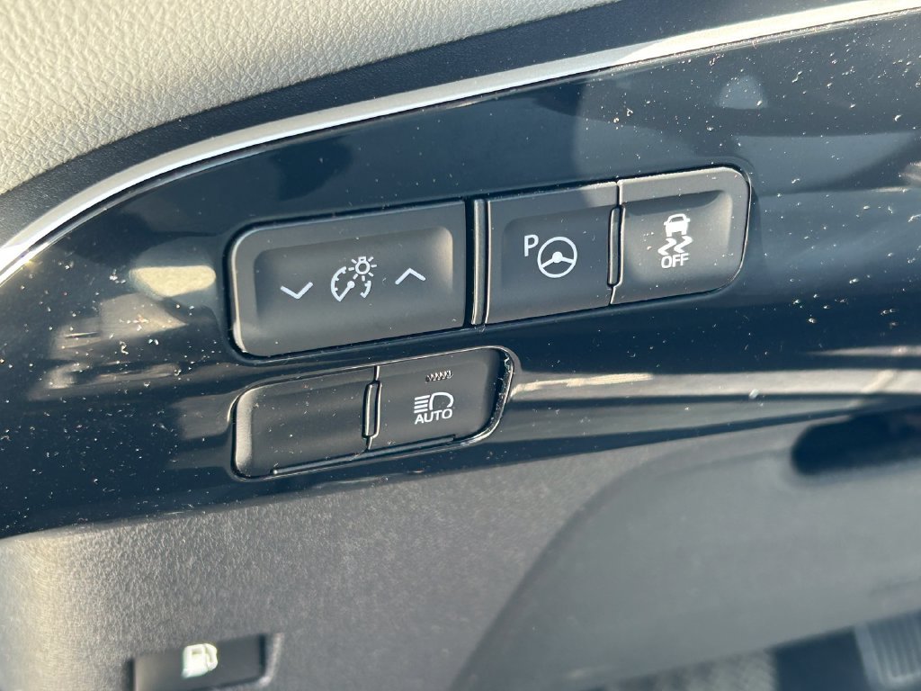 Used 2020 Toyota Prius XLE FWD image 23
