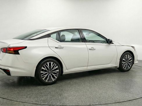 Used 2025 Nissan Altima 2.5 SV image 9