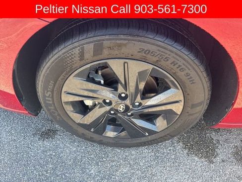 Used 2023 Hyundai Elantra SEL w/ Preferred Accessory Package image 9