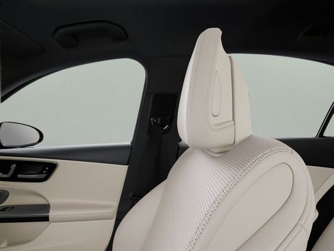 Used 2025 Mercedes-Benz C 300 Sedan image 45