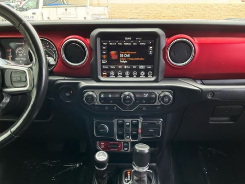 Used 2022 Jeep Gladiator Rubicon w/ Cold Weather Group AWD/4WD image 15
