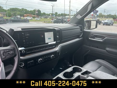 Used 2025 GMC Sierra 1500 SLT AWD/4WD image 18