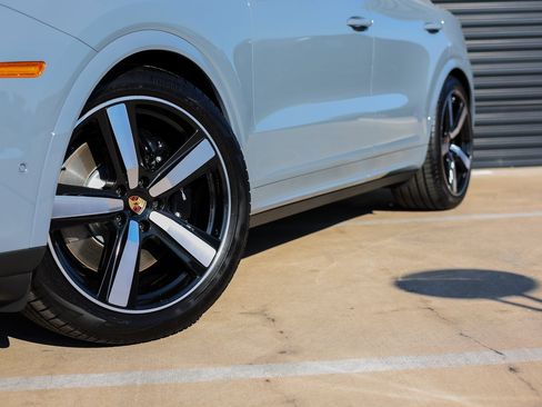 New 2025 Porsche Cayenne S image 12
