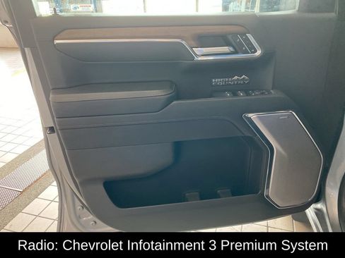 Used 2024 Chevrolet Silverado 1500 High Country w/ Technology Package AWD/4WD image 9