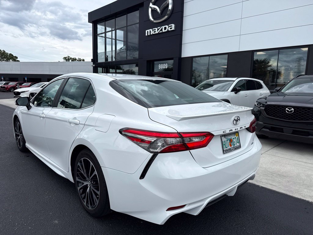 Used 2018 Toyota Camry SE w/ Convenience Package FWD image 7