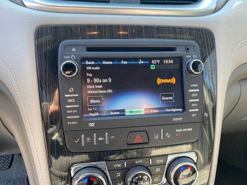 Used 2017 Chevrolet Traverse Premier image 14