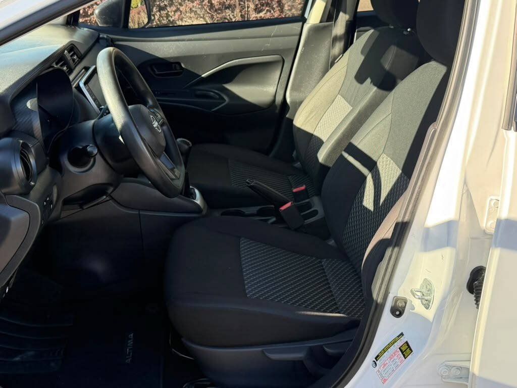 Used 2024 Nissan Versa S FWD image 8