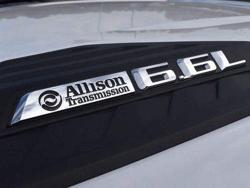 Used 2024 Chevrolet Silverado 2500 LTZ w/ LTZ Plus Package image 9