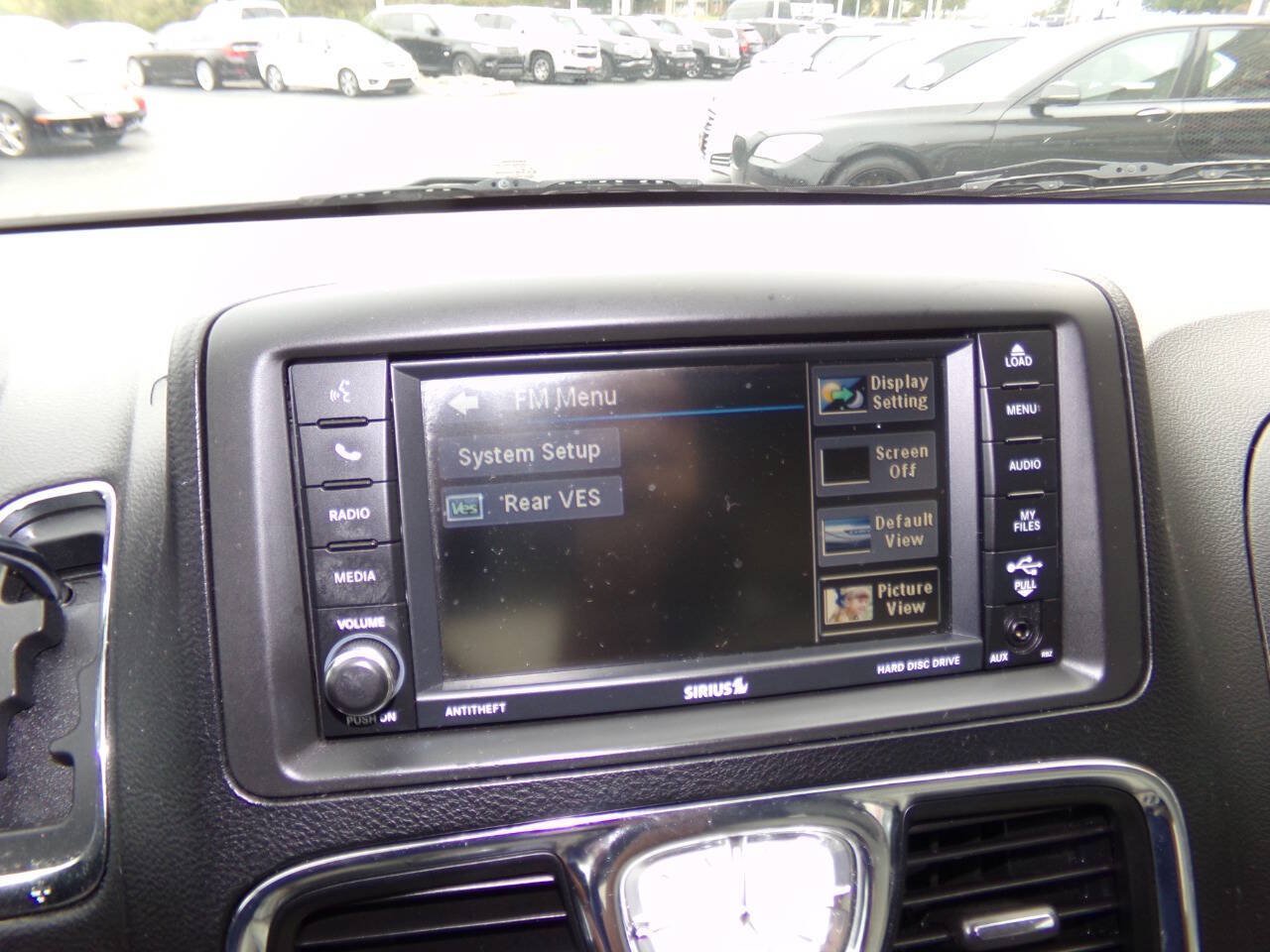 Used 2013 Chrysler Town & Country Touring FWD image 62