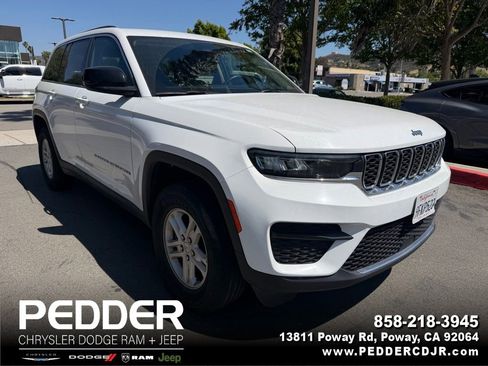 Certified 2023 Jeep Grand Cherokee Laredo RWD image 1