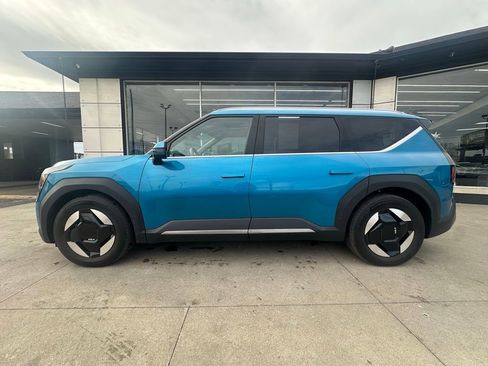 Used 2025 Kia EV9 Wind image 3