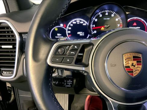 Used 2022 Porsche Cayenne image 54