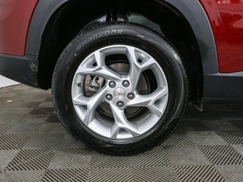 Used 2025 Chevrolet Trax LS w/ LS Convenience Package FWD image 14