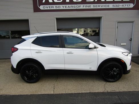 Used 2025 Buick Encore GX Sport Touring FWD image 2