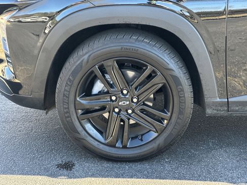 Used 2024 Chevrolet Trax ACTIV w/ Sunroof Package image 11