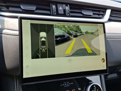 Certified 2025 Jaguar F-PACE R-Dynamic S image 18