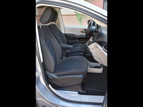 Used 2021 Chrysler Voyager LX FWD image 31