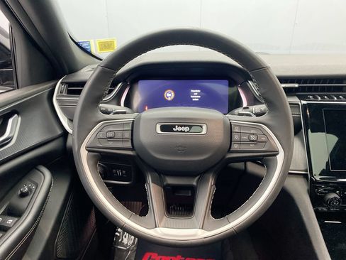 Used 2023 Jeep Grand Cherokee Altitude AWD/4WD image 16