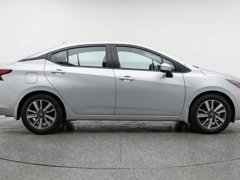 Used 2025 Nissan Versa SV FWD image 11