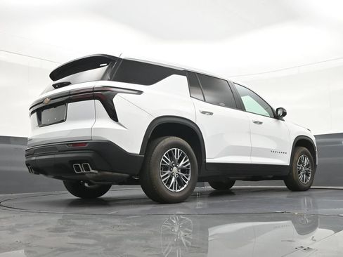 Used 2024 Chevrolet Traverse LS FWD image 27