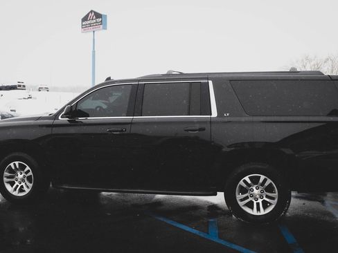 Used 2018 Chevrolet Suburban LT image 27
