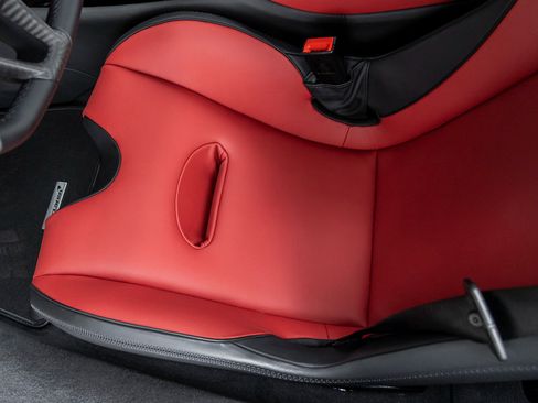 Used 2025 McLaren Artura image 24