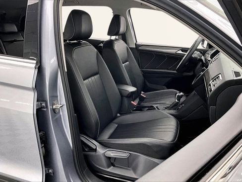 Used 2024 Volkswagen Tiguan SE image 7