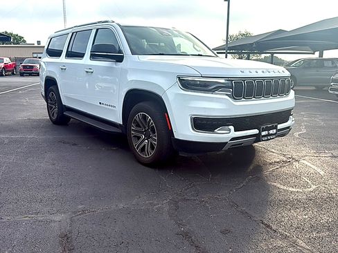 Used 2024 Jeep Wagoneer L Series II w/ Flexible Seating Group image 3