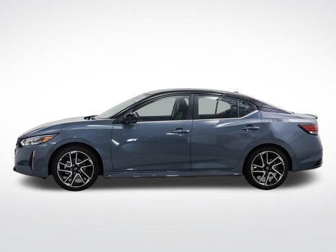 Used 2025 Nissan Sentra SR w/ SR Premium Package FWD image 2