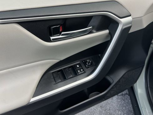 Used 2021 Toyota RAV4 XLE w/ Convenience Package image 15