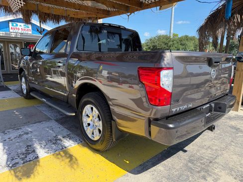 Used 2017 Nissan Titan SV RWD image 9