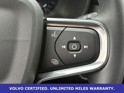 Certified 2023 Volvo XC40 B5 Plus AWD/4WD image 19
