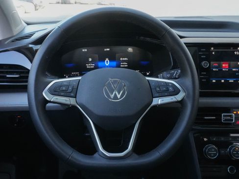 Used 2024 Volkswagen Taos SE FWD image 17