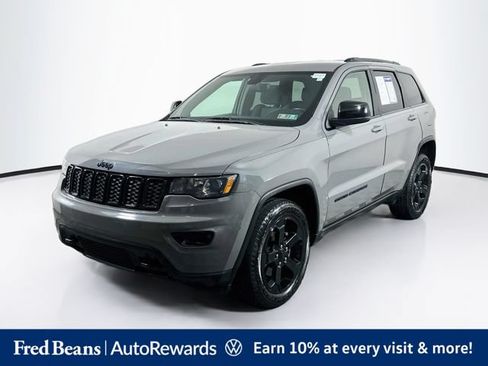 Used 2019 Jeep Grand Cherokee Laredo AWD/4WD image 3