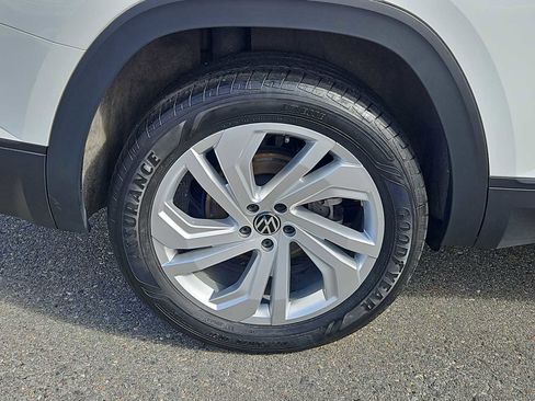 Used 2023 Volkswagen Atlas SE w/ Panoramic Sunroof Package image 9